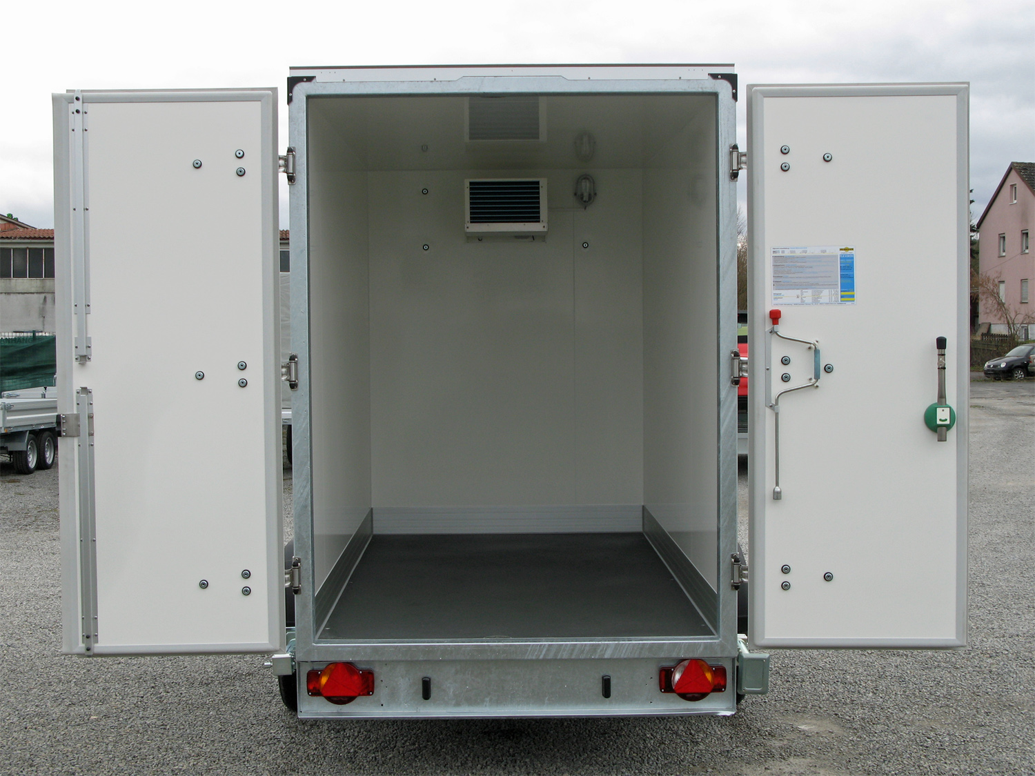 HUMBAUR HGK 13 27 16 21 PF60 Deluxe Kühlanhänger mit hochwertiger Isolierung – Image 16