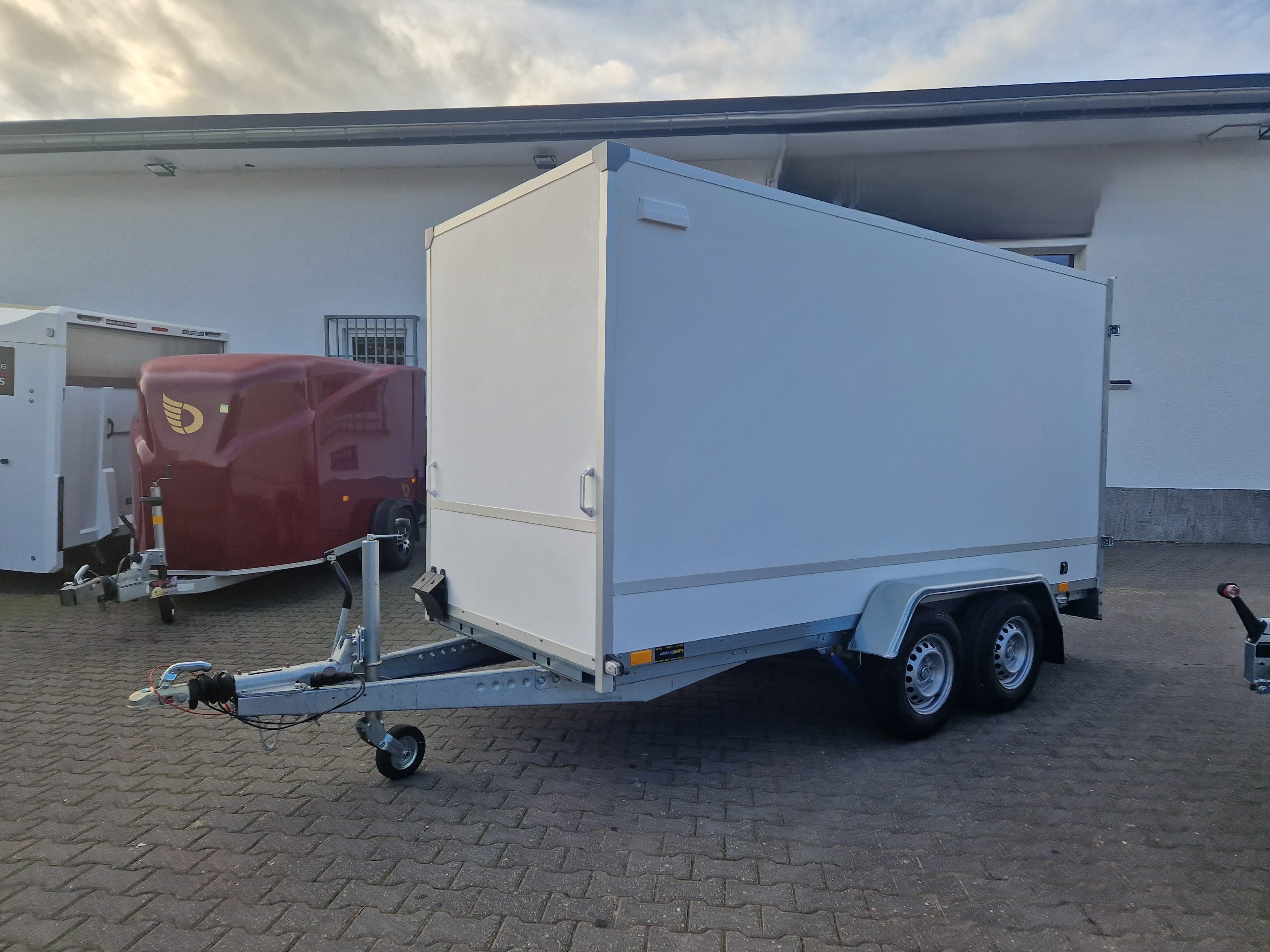 Kargo F2736HTD 358x146x180cm Zurrsystem (L) 2700kg 100km/H Modell 2026