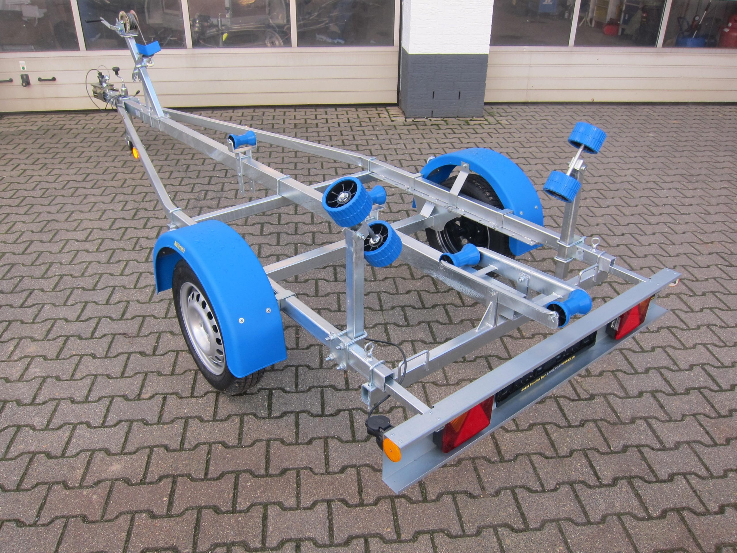 Bootsanhänger Boattrailer Neptun NAVY N7-17 Trailer 750kg mit Winde Frühling Online Aktion 2025